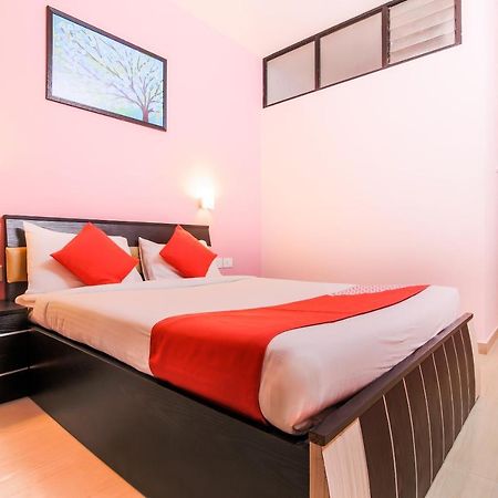 Oyo 24761 All Seasons Guest House 마드가온 외부 사진