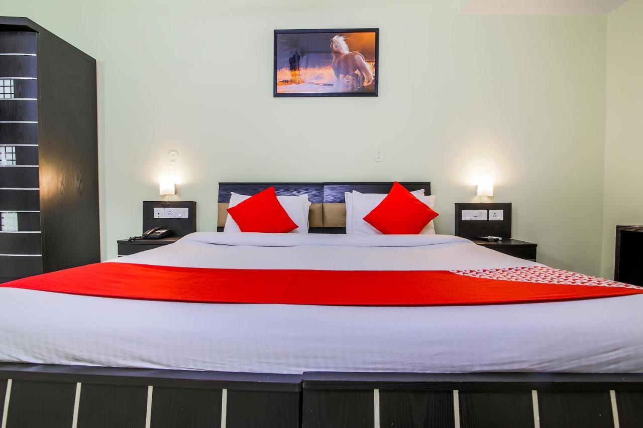 Oyo 24761 All Seasons Guest House 마드가온 외부 사진